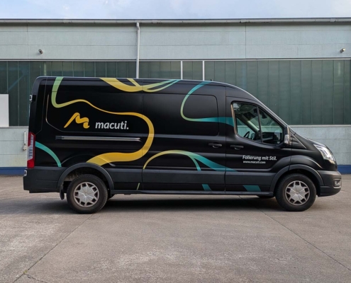macuti. - Fahrzeugvollfolierung mit partieller reflektierender Folie im Digitaldruck